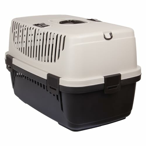 Plastic pet carrier crate with ventilation